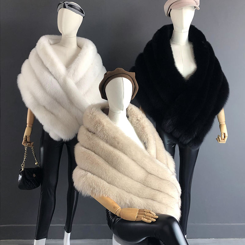 CLARA - Fur cape